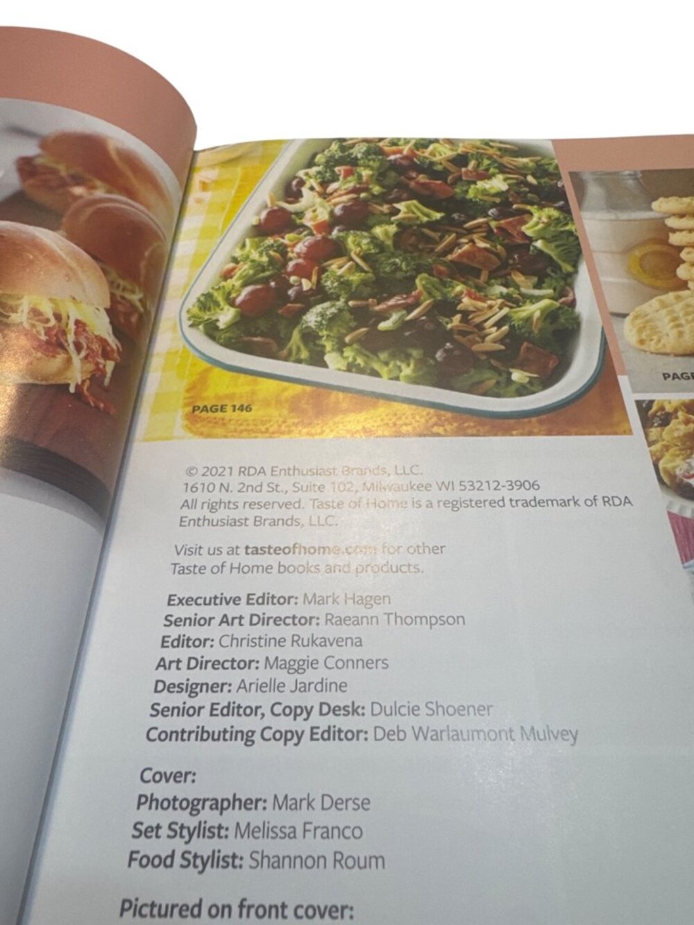 Taste Of Home Make It Take It Cookbook Crpwd Pleasing Potluck Recipes - Picture 3 of 7
